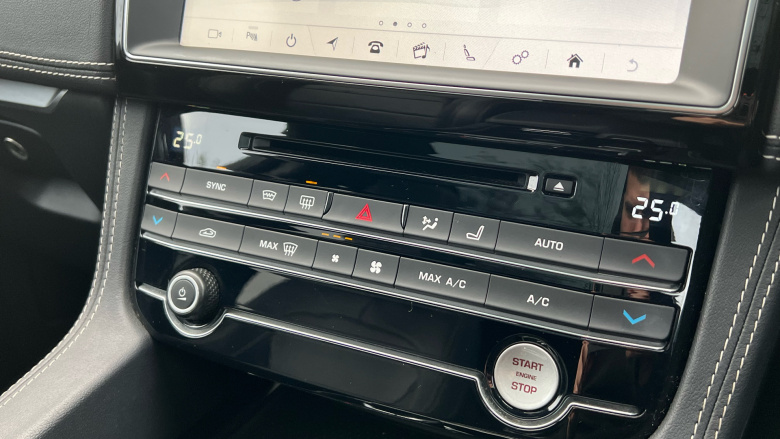 Jaguar F-Pace 2.0d [240] Chequered Flag 5dr Auto AWD Diesel Estate